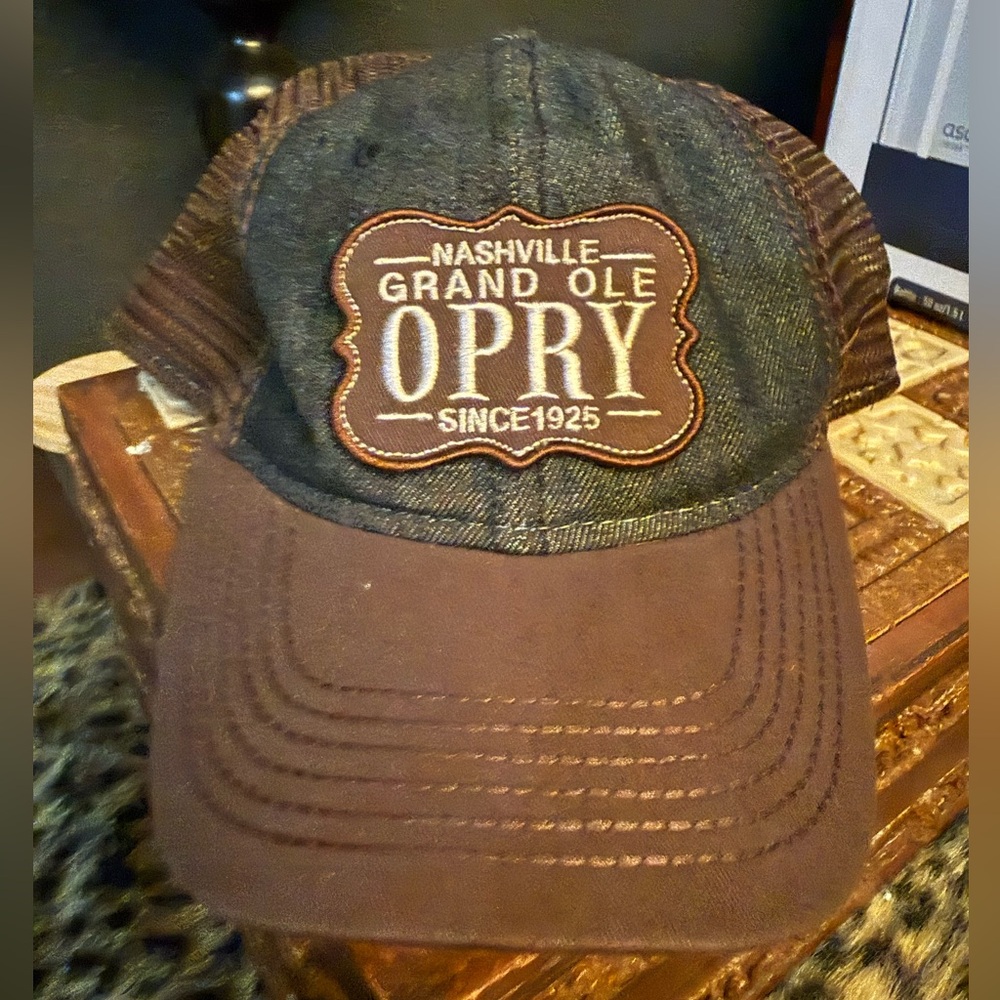 NWT‎ Grand Ole Opry Embroidered Patch Trucker Hat - Brown & Blue Jean